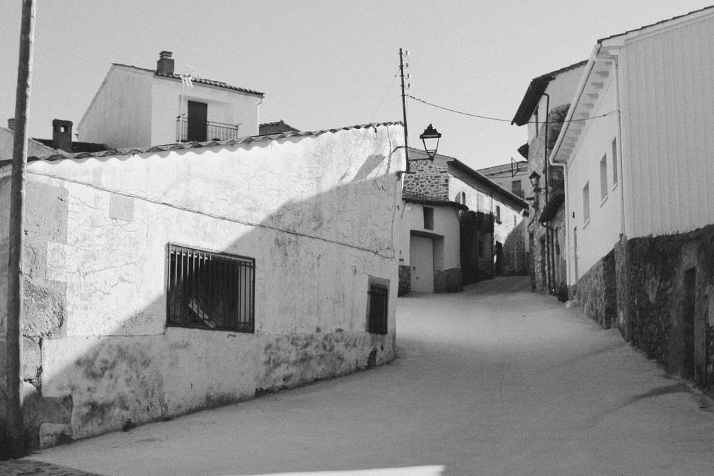 La Grulla Dorada Guest House Perales del Puerto Exterior photo